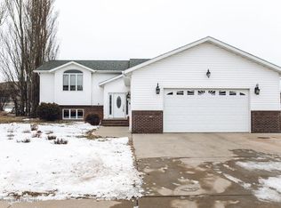 1280 7th St E, Dickinson, ND 58601