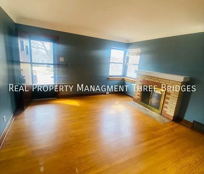 3636 Eminence Blvd — Photo 2