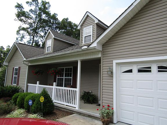 2nd image of 806 Arapaho Dr