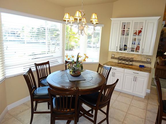 4th image of 701 Kendall Dr #S