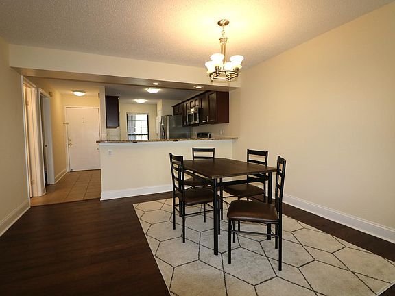 5th image of 401 Harbour Poin #203