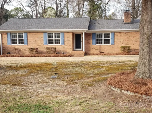 501 Catawba Cir N, Matthews, NC 28104