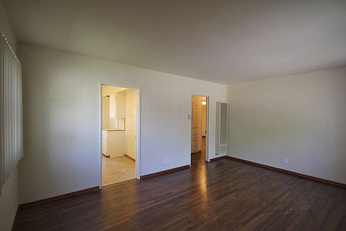 2nd image of 529 N Catalina Ave APT 1