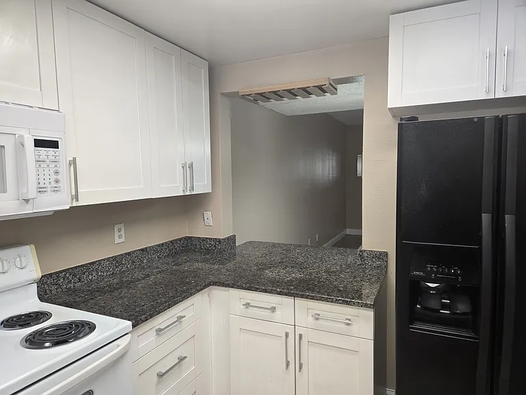 1910 W Sligh Ave #E103 — Photo 3