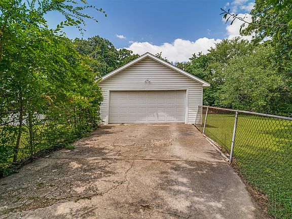 5th image of 1026 S Sam Houston Rd