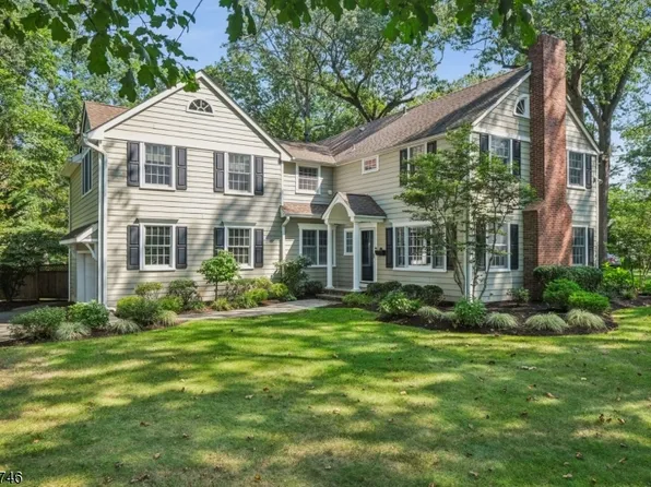 61 Oakwood Dr, New Providence Boro, NJ 07974