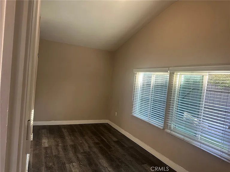 7024 Wilbur Ave — Photo 7