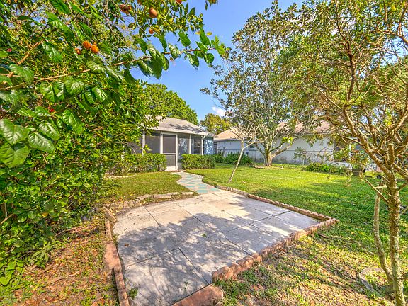 4th image of 2717 Winchester Dr