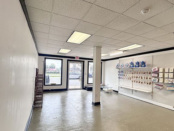 4th image of 21 E Bacon St #1