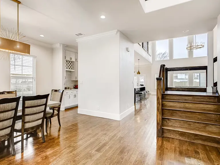 401 N Peak St — Photo 3
