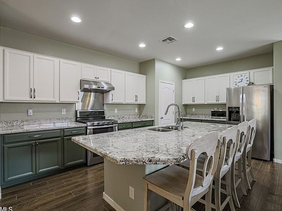 2nd image of 2823 E Wayland Dr