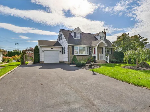 36 Mitchell Ave, Nazareth, PA 18064