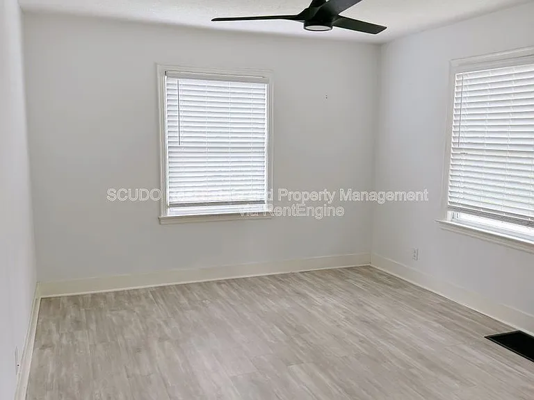 746 Locust Ave — Photo 2