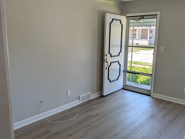 21712 Lakeview St — Photo 2