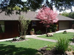 980 Fairway Ave, Ukiah, CA 95482