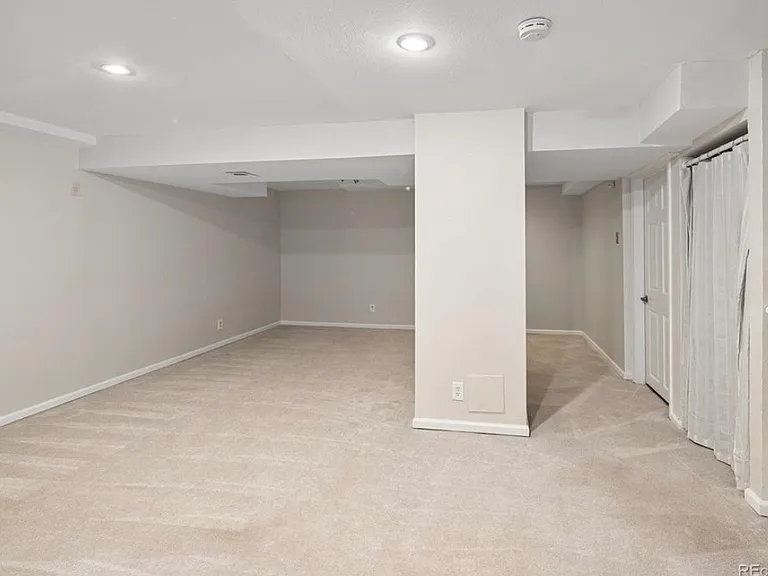 2060 E Phillips Ln — Photo 8