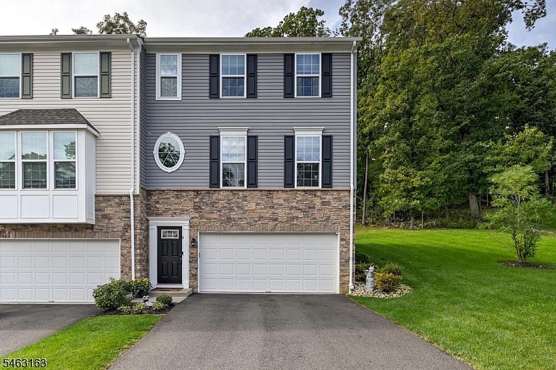 1st image of 4 Woodland Way
