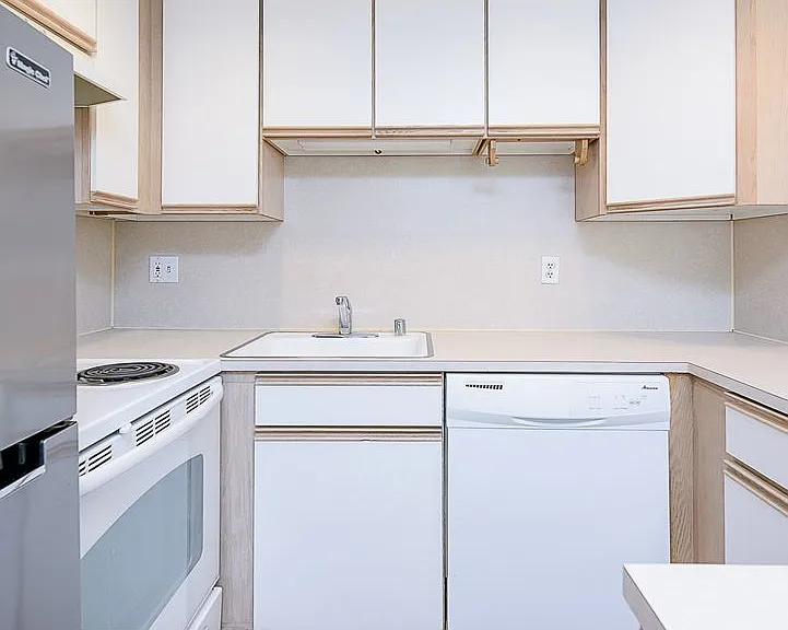 2707 Franklin Ave E — Photo 21