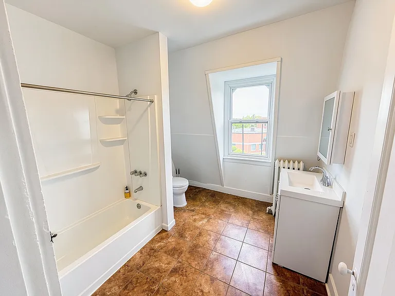 834 Warren St #6 — Photo 6