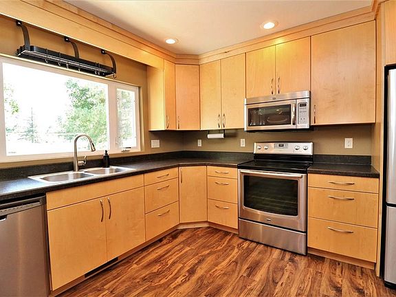 5th image of 234 Souris Dr