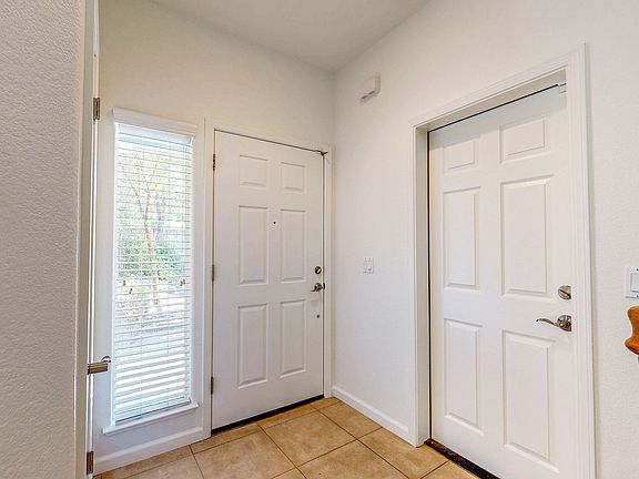 5th image of 642 Acacia Ln