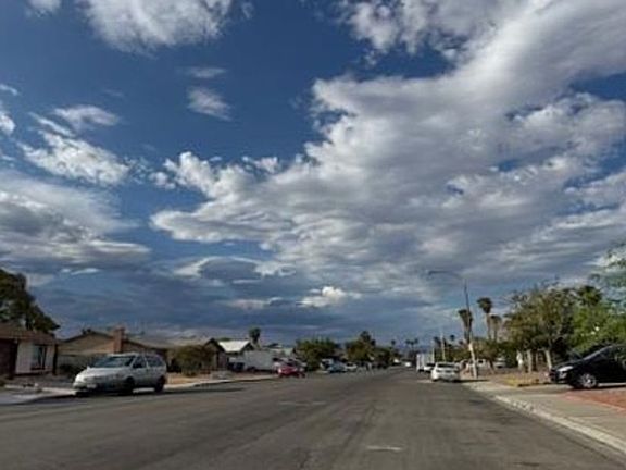 Exterior Neighborhood (street photo)