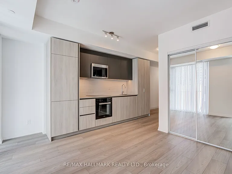 400 King St W #1701 — Photo 17