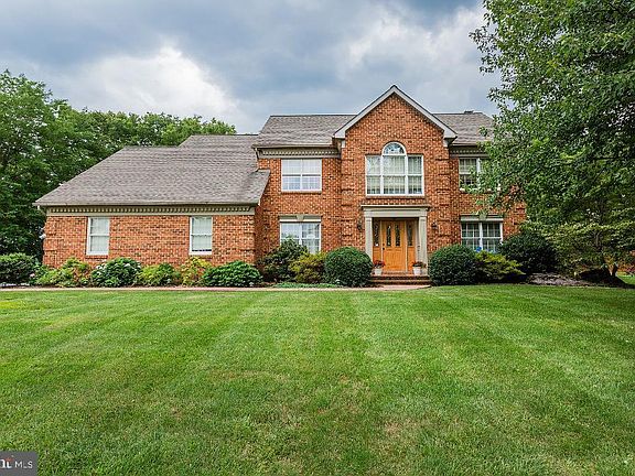 3rd image of 355 Locust Ln