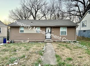 6938 Spruce Ave, Kansas City, MO 64132