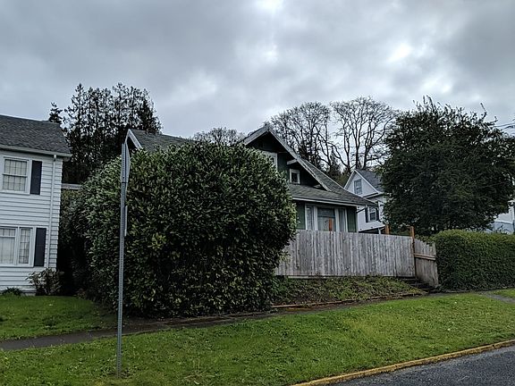 3rd image of 402 NE Washington Ave