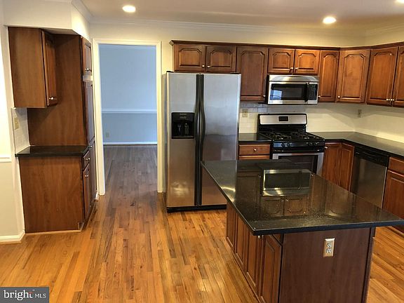 4th image of 1517 Green Valley Ct