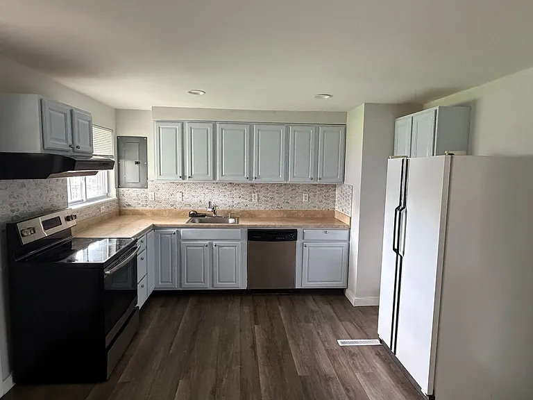4326 Kitridge Rd — Photo 5