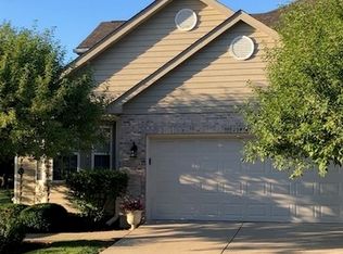 29W463 Big Woods Dr, Warrenville, IL 60555
