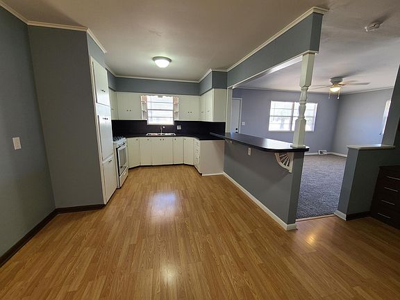 4th image of 2301 E Pine Ave