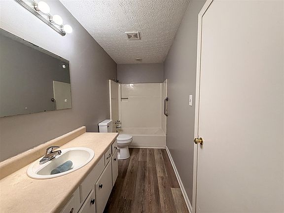 5th image of 410 Western Green Ave