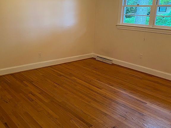 4th image of 106 Tyson Ave