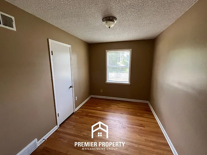 1360 Winfield Rd — Photo 14