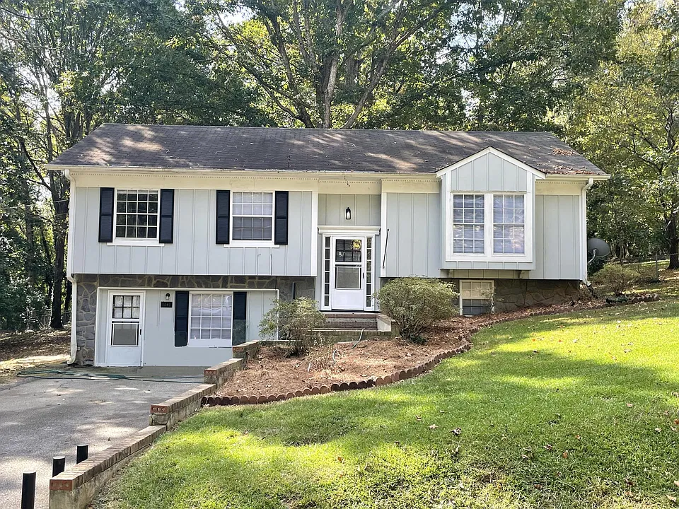 1141 Bouldercrest Cir