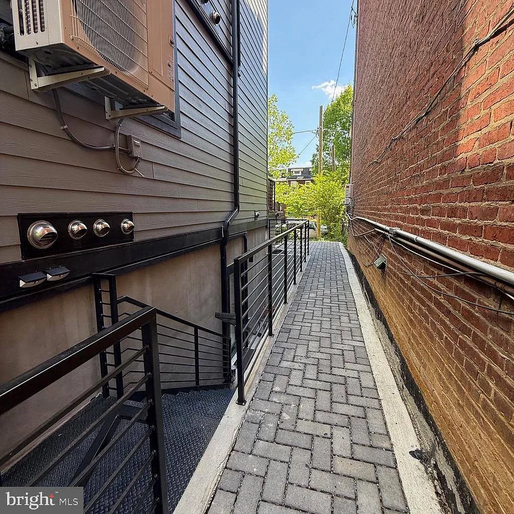 2 bed, 455 sqft, $2,250 — Photo 2