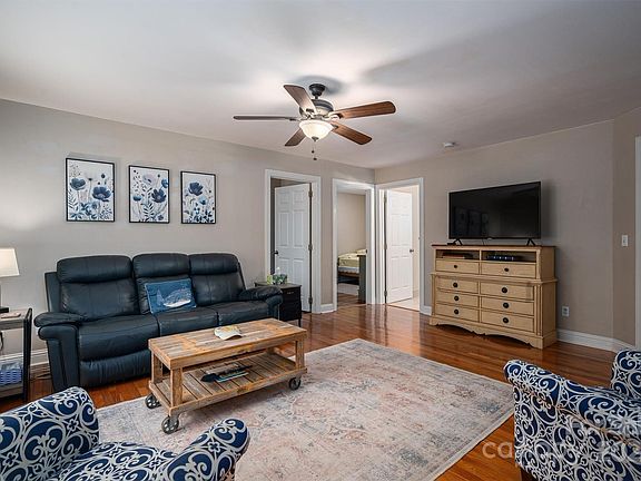 4th image of 1242 E I St #27