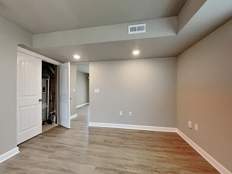 214 SW Marigold St — Photo 6