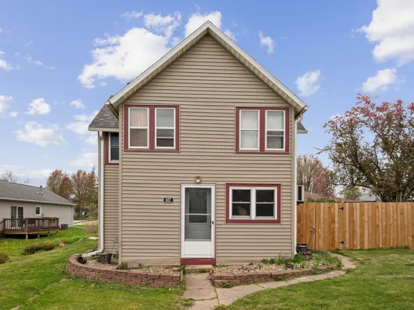 607 4th St SW, State Center, IA 50247