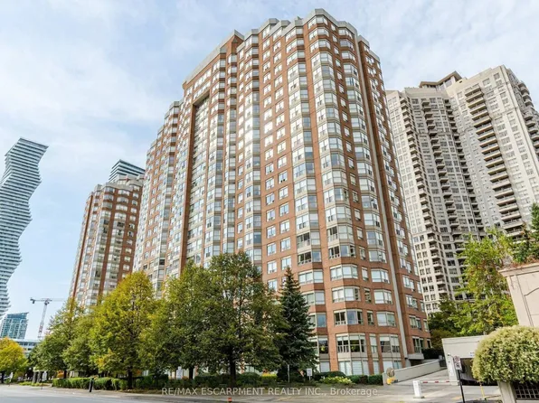 325 Webb Dr, Mississauga, ON