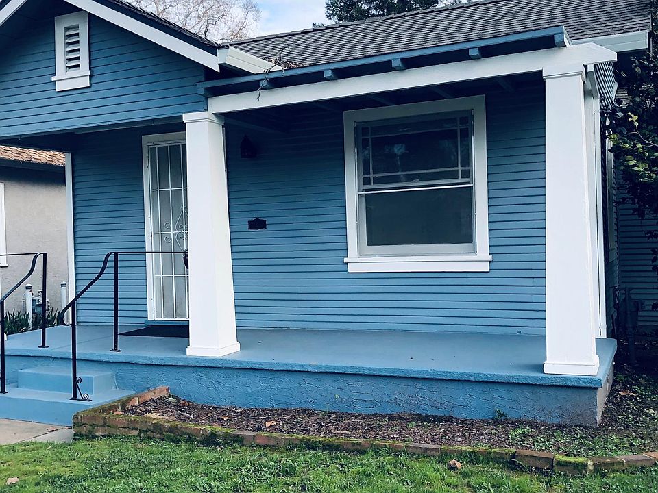 Cottage with new paint and roof