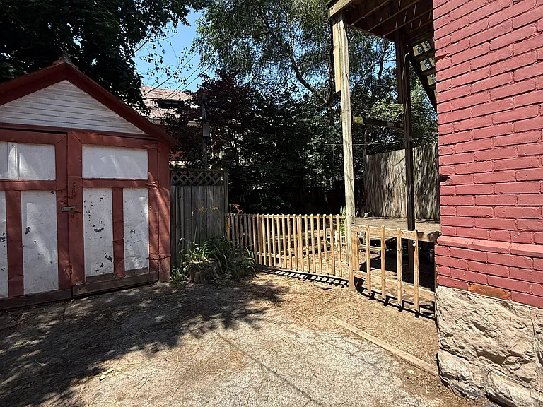 28 Eastbourne Ave #2 — Photo 29