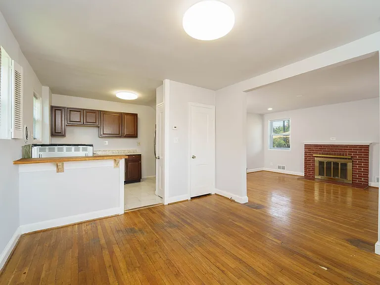 10024 Lorain Ave — Photo 8