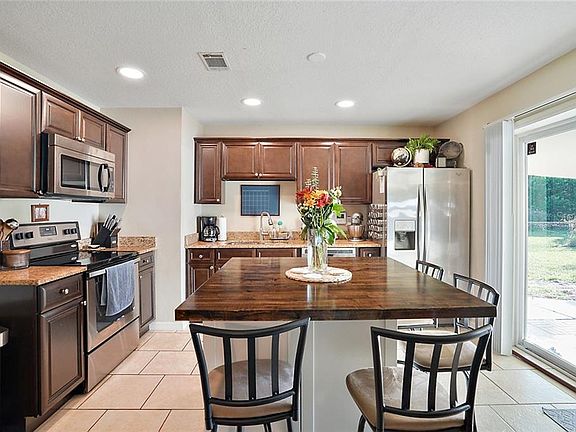 5th image of 905 Vincent Dr