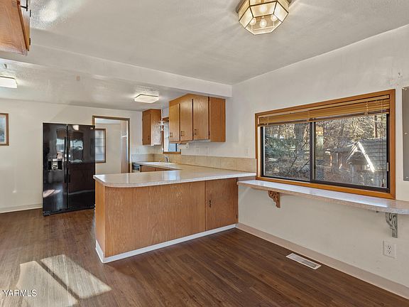 3rd image of 121 Tampico Park Rd