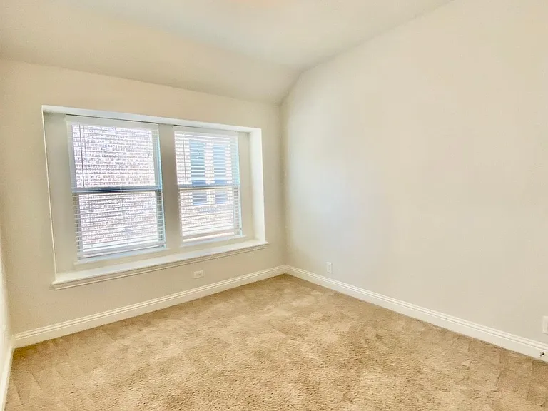 4404 Cherry Cv — Photo 36