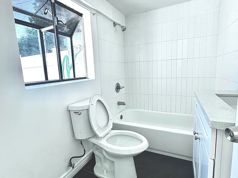 101 S Cordova St #7 — Photo 8